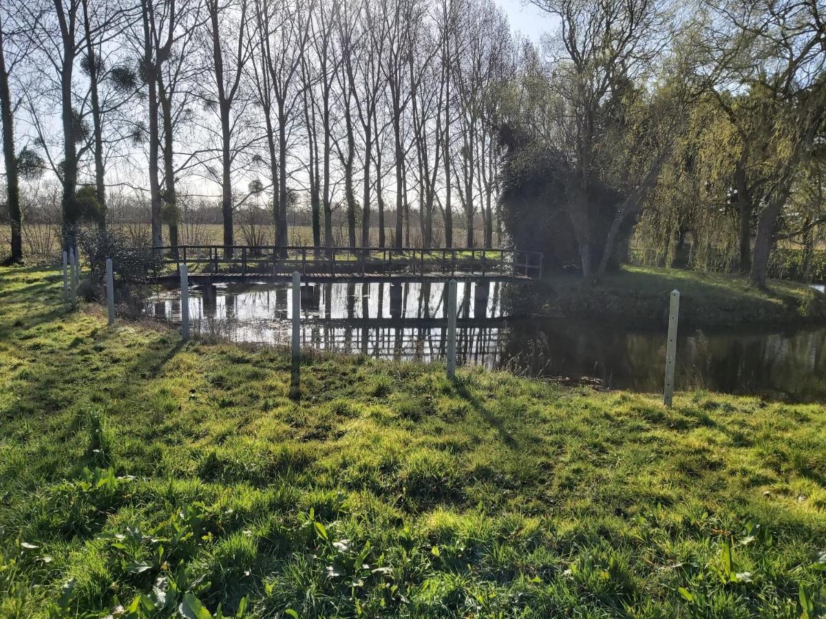 Montmartin-en-Graignes Le Bonheur Des Plumes Bed & Breakfast エクステリア 写真